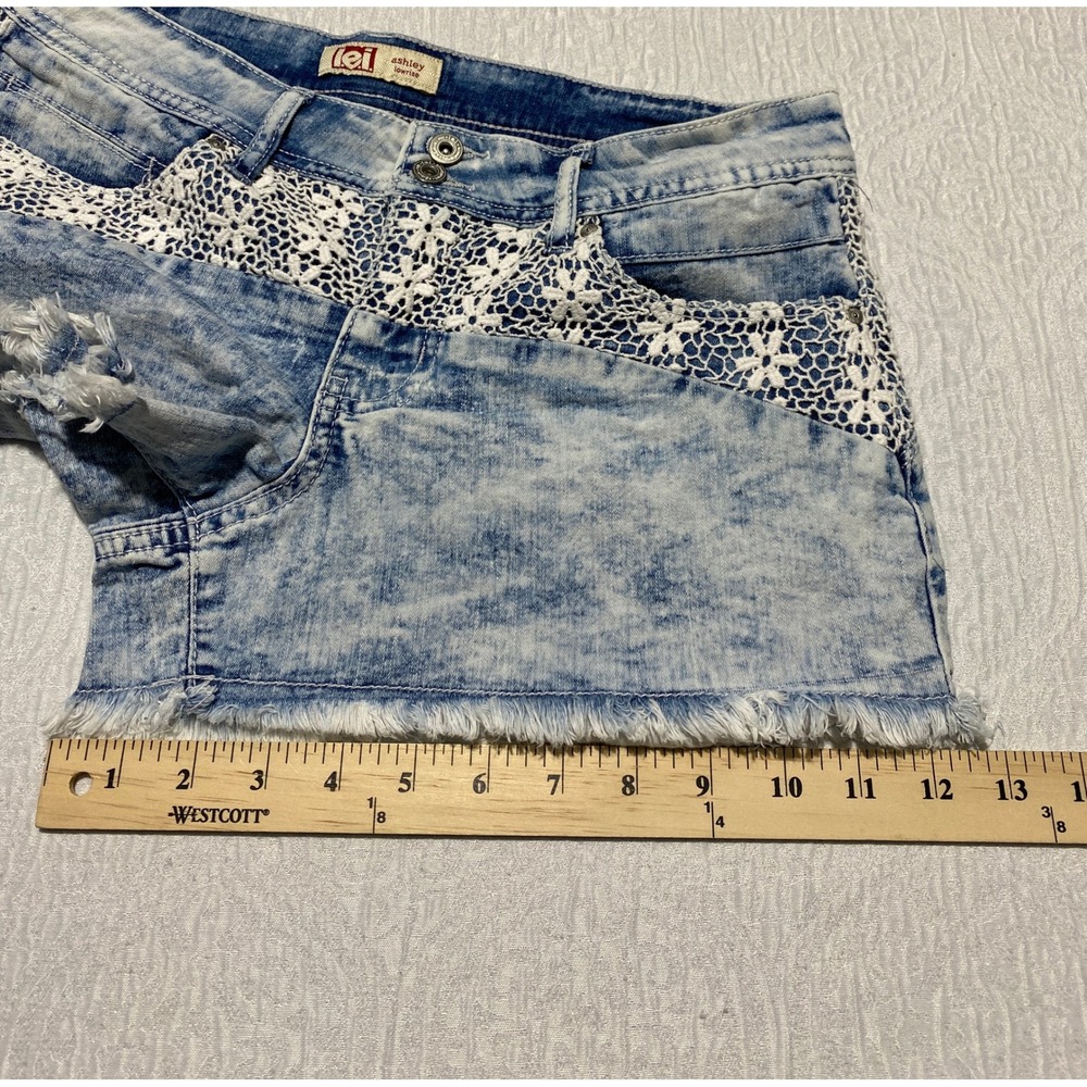 lei Ashley Shorts Juniors 9 Denim Blue Acid Wash Crochet Lace Trim Frayed Hem - Picture 10 of 10